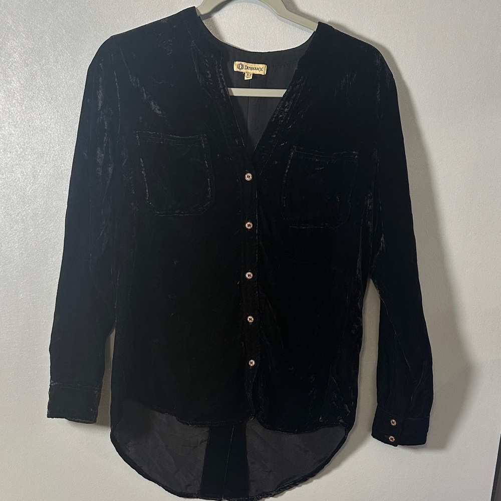 Democracy Black Crushed Velvet Button Front Long Sleeve Blouse